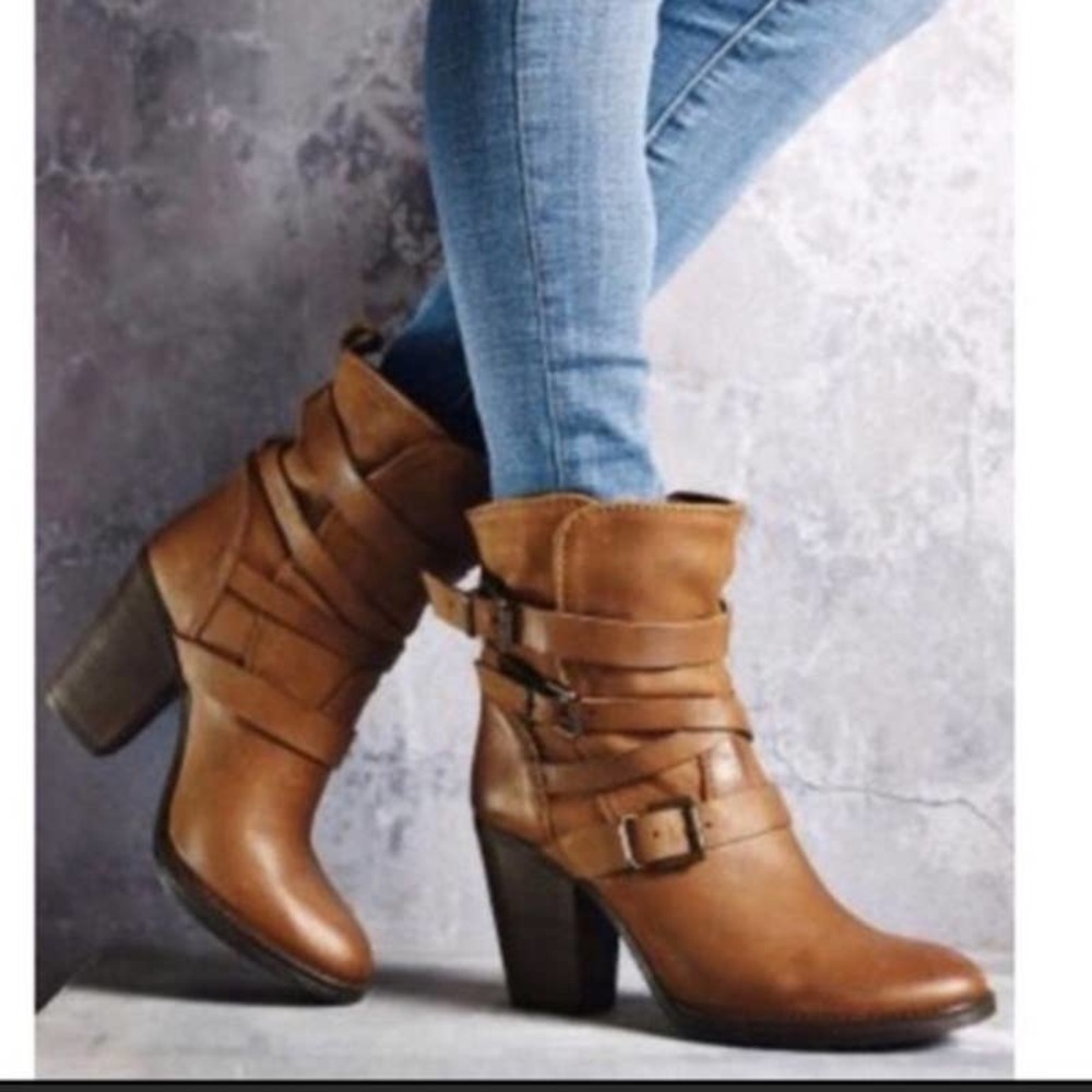 New Steve Madden Yale Belted Boots size 7